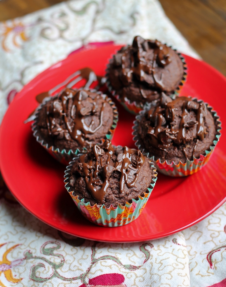 4 muffins closeup view on red plate